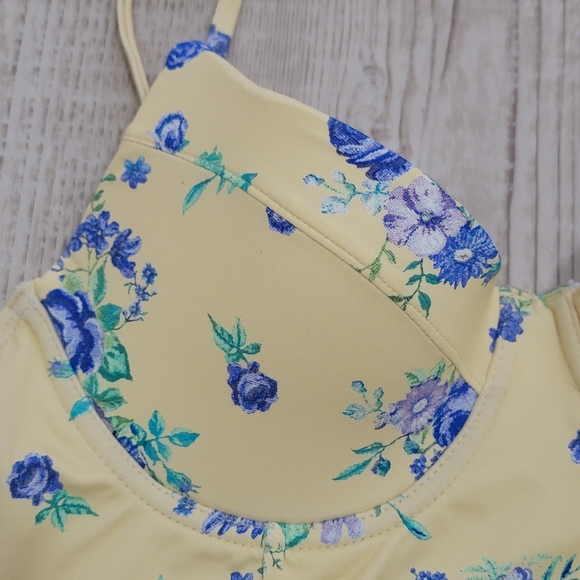 NWT We Wore What Golden Hour Floral One Piece Swimsuit in Soft Yellow and Blue L - Picture 5 of 11